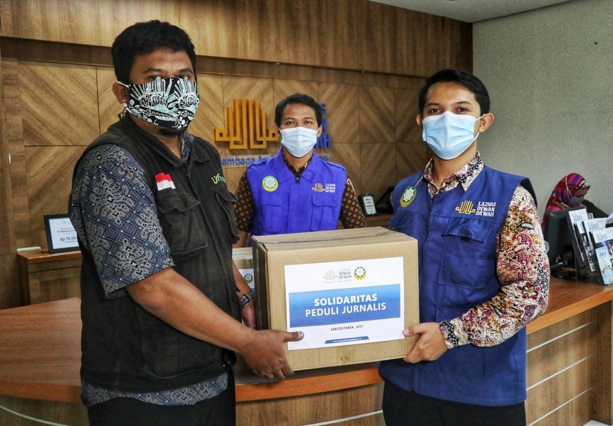 Dewan Da’wah Salurkan Paket Sembako untuk Sahabat Jurnalis